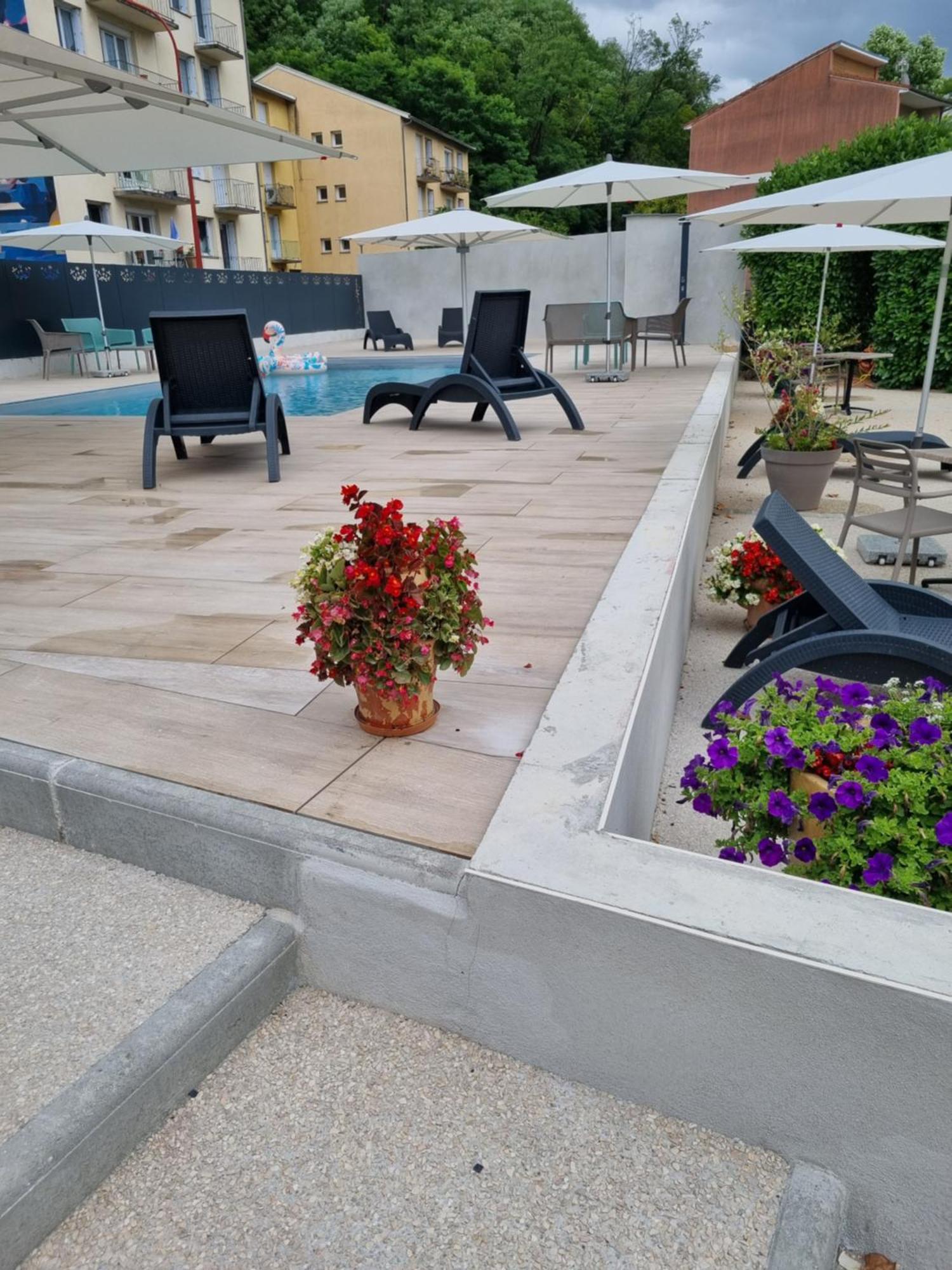 Logis Hotel Restaurant Les Carillons Cransac Luaran gambar