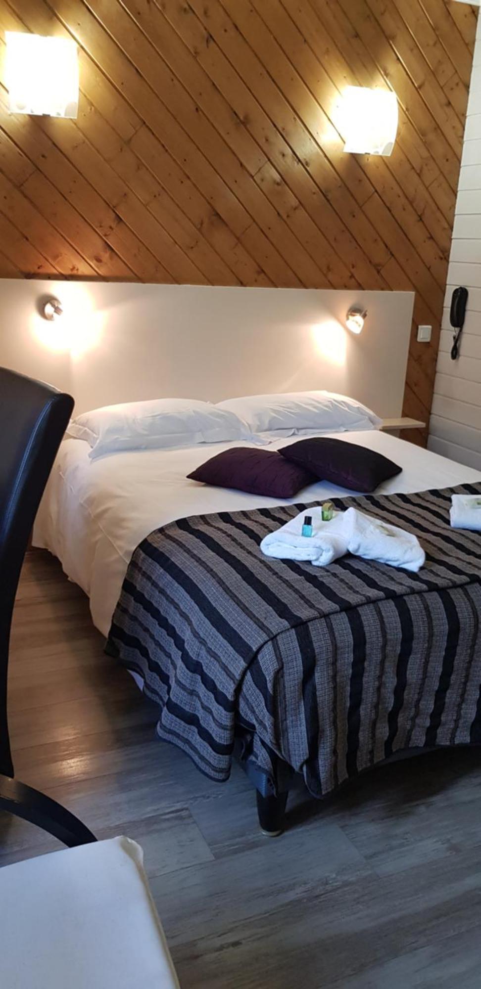 Logis Hotel Restaurant Les Carillons Cransac Luaran gambar