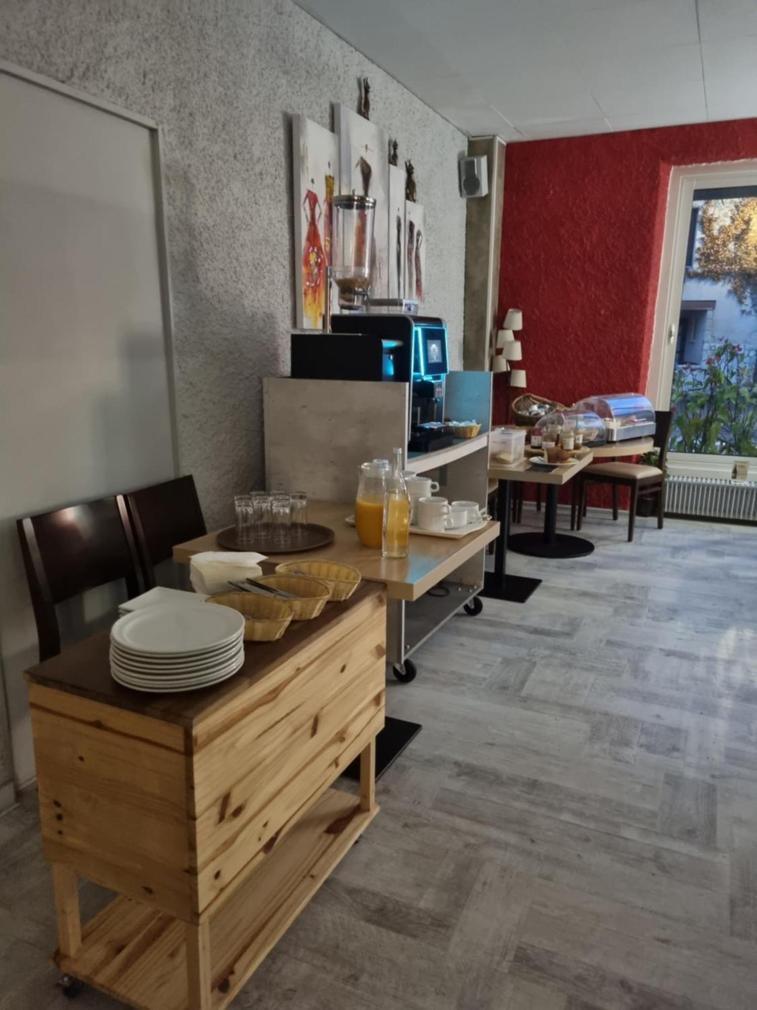 Logis Hotel Restaurant Les Carillons Cransac Luaran gambar