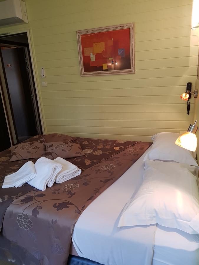 Logis Hotel Restaurant Les Carillons Cransac Luaran gambar