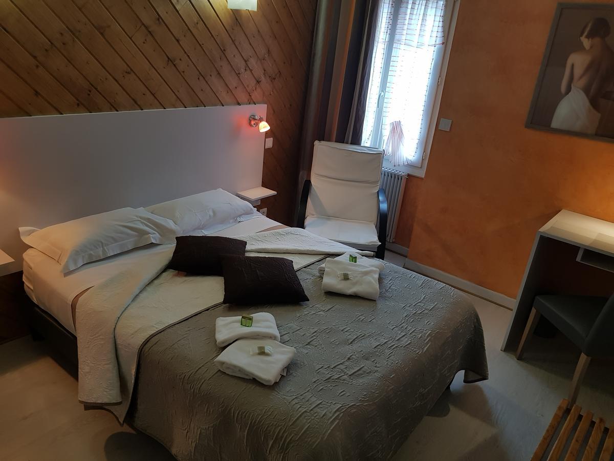 Logis Hotel Restaurant Les Carillons Cransac Luaran gambar